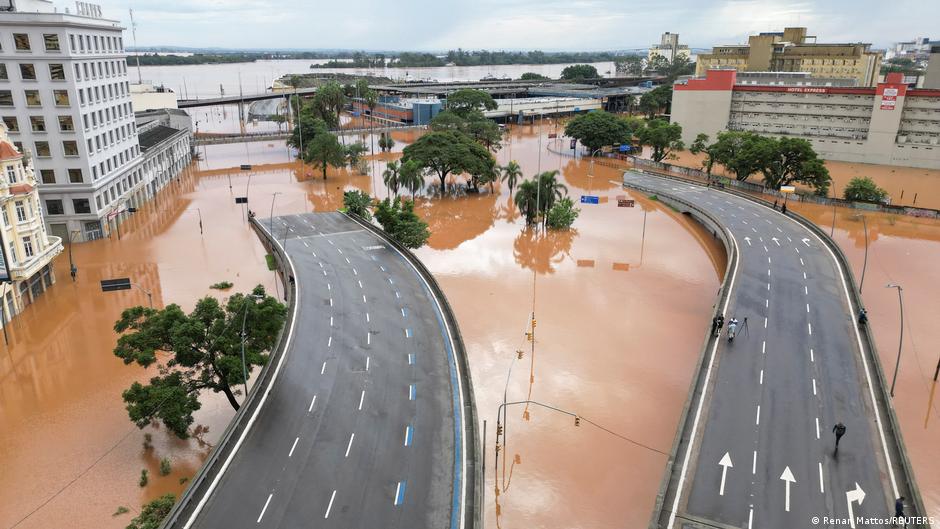 brazil floods: rescuers race against time as death toll rises