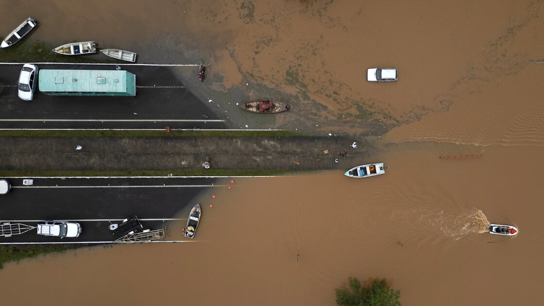 βραζιλία: αυξάνονται οι νεκροί από τις πλημμύρες - εικόνες βιβλικής καταστροφής