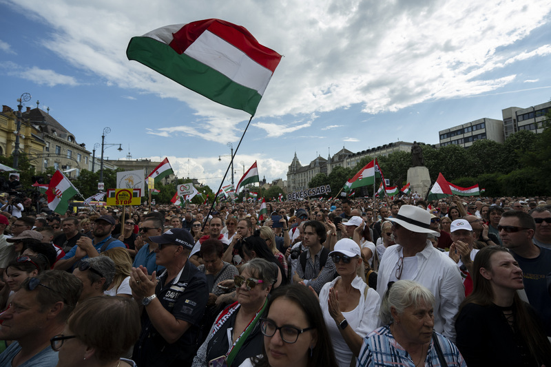 tisíce maďarů ve východomaďarském debrecínu protestovaly proti vládě