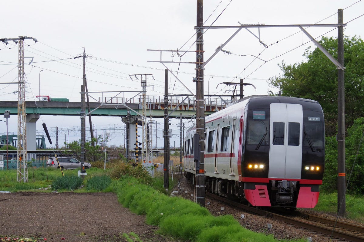 jr下地駅の新駅舎、横を名鉄の列車が通過!? 共用区間の歴史を探る