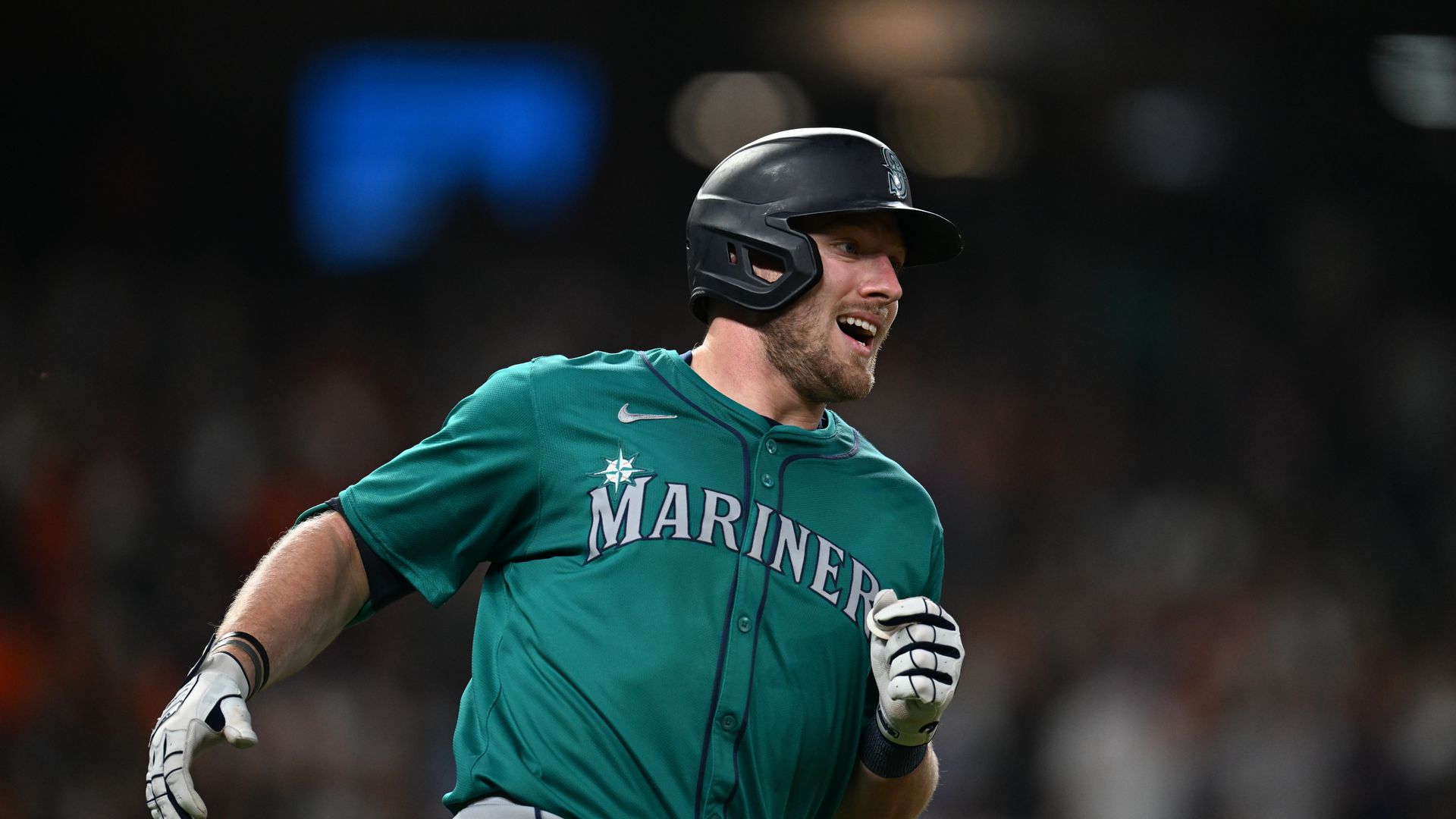 mariners trade bombs with astros, win 5-4
