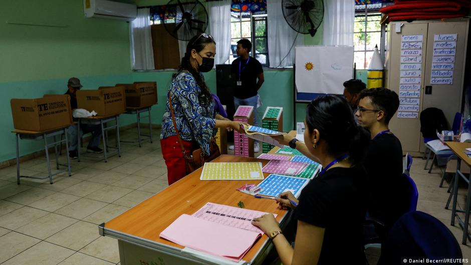 panama: polls open in presidential election