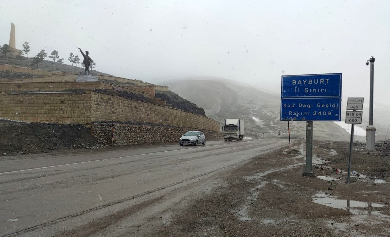 kop dağı’nda kar yağışı ve sis etkili oldu