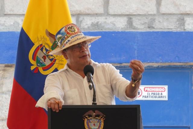 'la ofensiva contra el emc en el cauca debe ser total': presidente gustavo petro