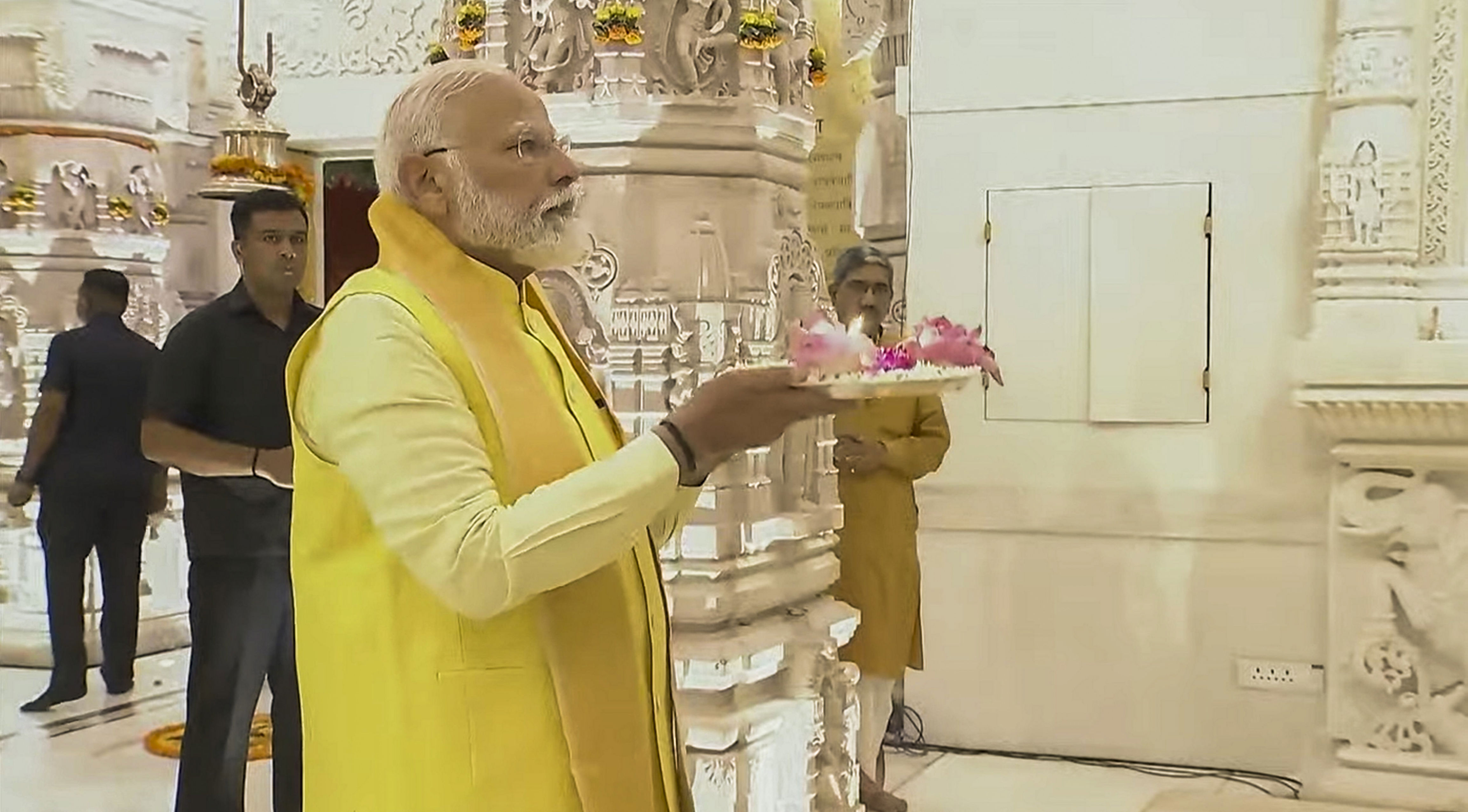 pm modi offers prayers at ram temple in ayodhya, holds roadshow