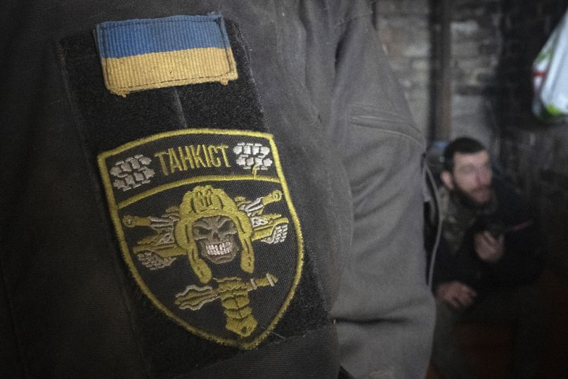 russlands soldaten exekutieren kapitulierende ukrainische soldaten: bericht von human rights watch