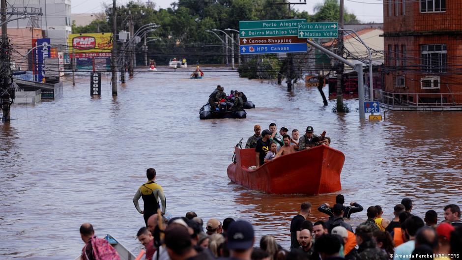 suben a 84 los muertos por las inundaciones en brasil