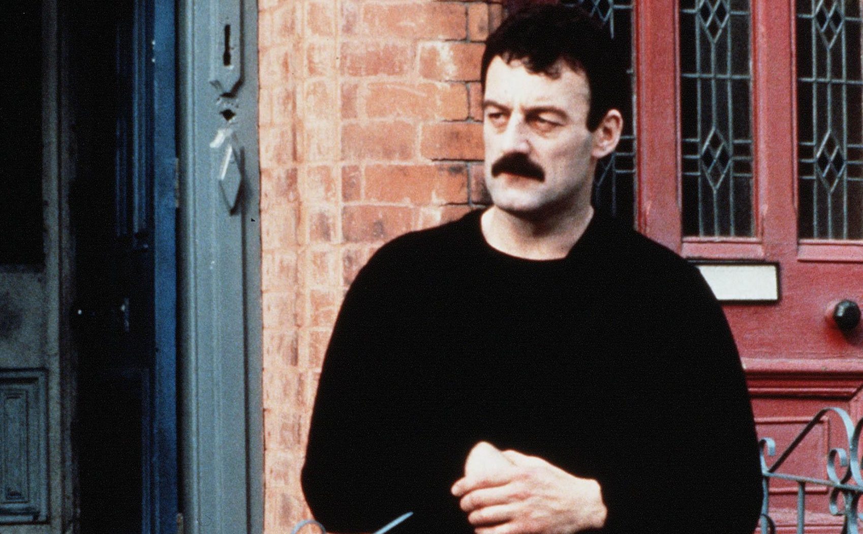 bernard hill, actor who shot to fame as yosser hughes in boys from the blackstuff – obituary