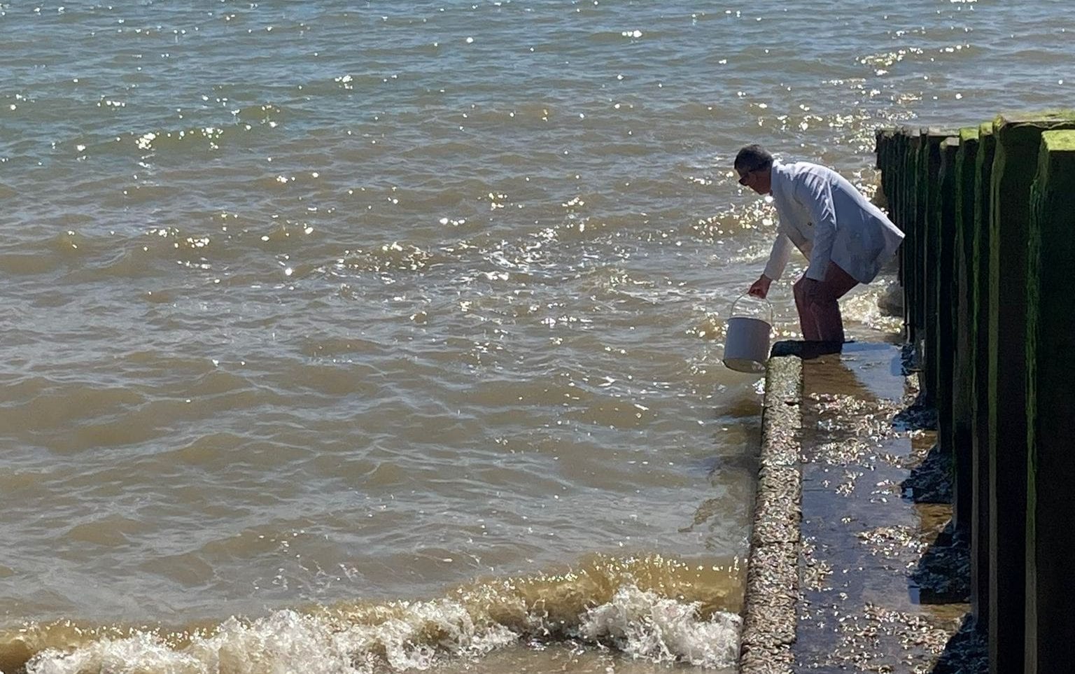 hastings residents use seawater to flush loos on fourth day with dry taps
