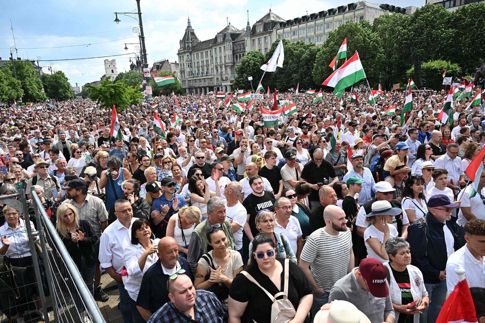 debrecen: zehntausende folgten magyar-aufruf und protestierten gegen orbán