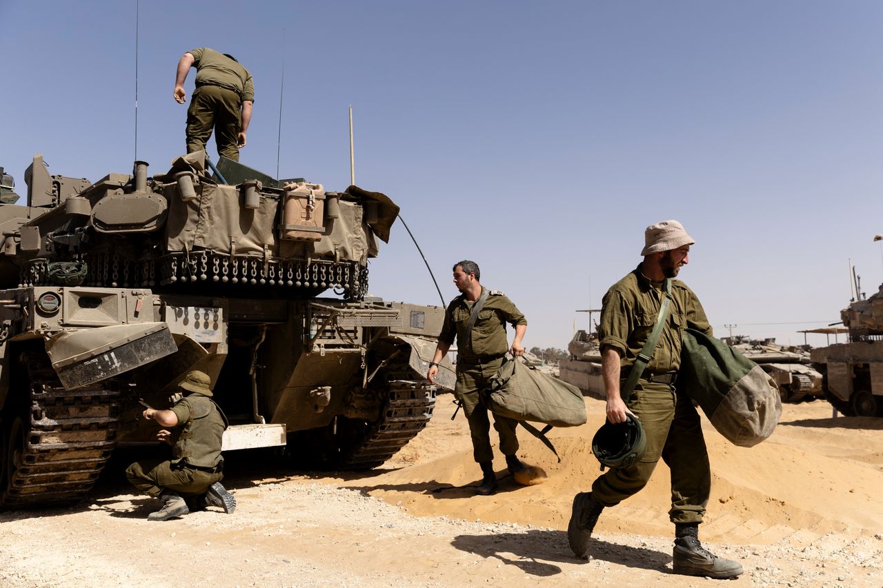latest cease-fire talks falter as israel shuts al jazeera and hamas attacks crossing