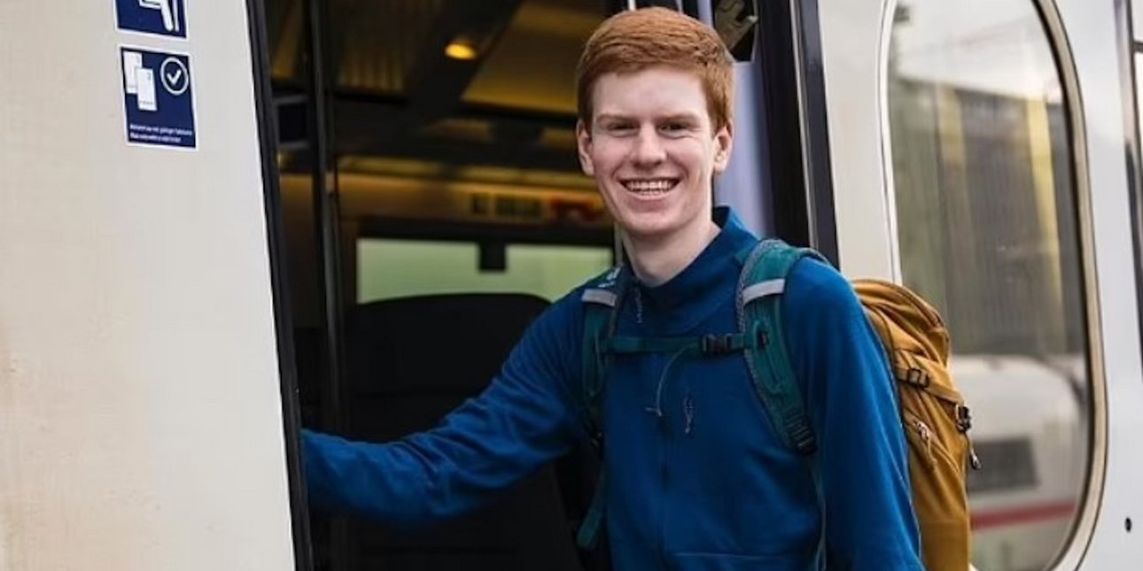 απίστευτο: 17χρονος ζει μόνιμα σε τρένα -με μια βαλίτσα κάνει τον γύρο της γερμανίας [βίντεο]