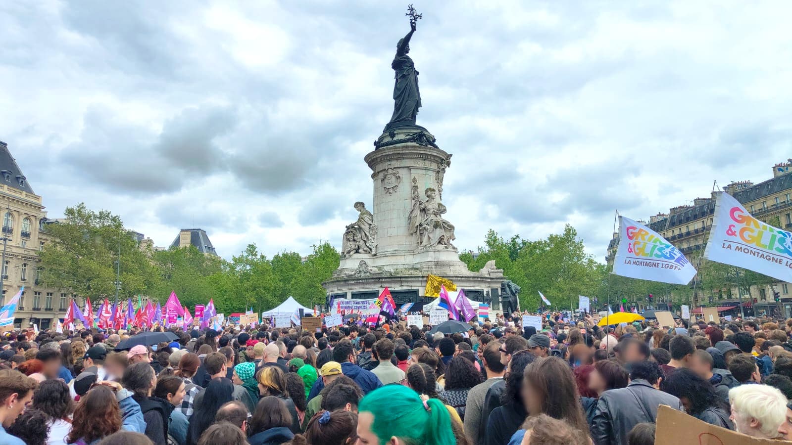 paris: plusieurs milliers de personnes rassemblées contre la transphobie place de la république