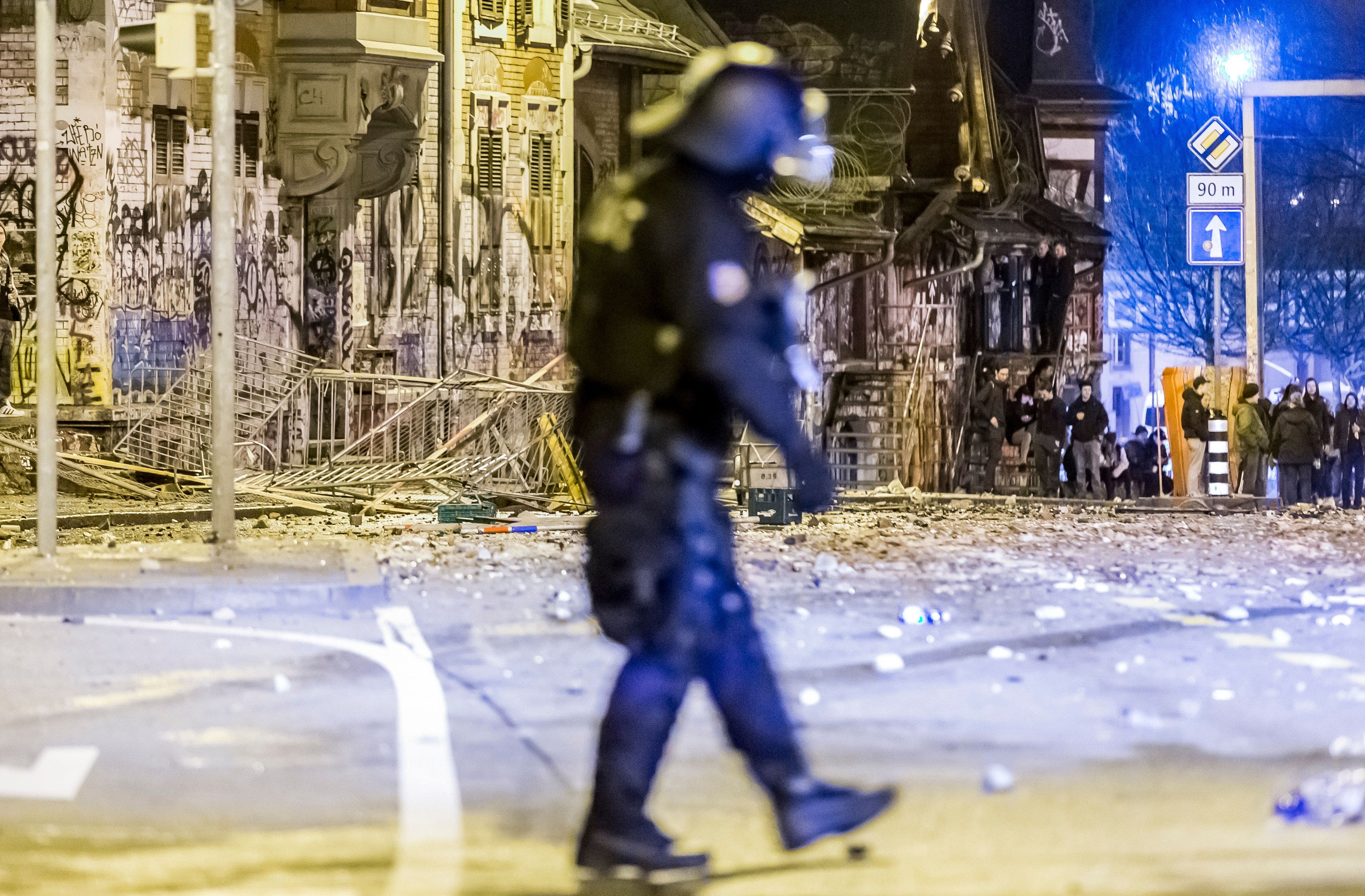 ausschreitungen in bern: elf polizisten vor der reitschule verletzt