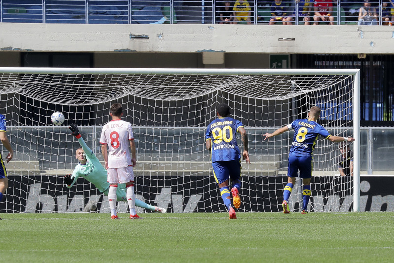 fotbalisté verony porazili fiorentinu 2:1 a přiblížili se záchraně