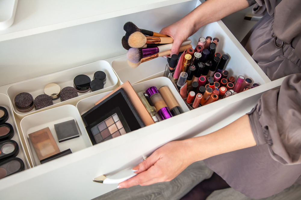 <p>Drawer organizers come in various sizes and shapes, allowing you to customize your storage according to the makeup items you have. They help in segregating products, preventing them from rolling around in drawers. By organizing items into categories within the drawers, you can maximize space and keep everything tidy.</p>
