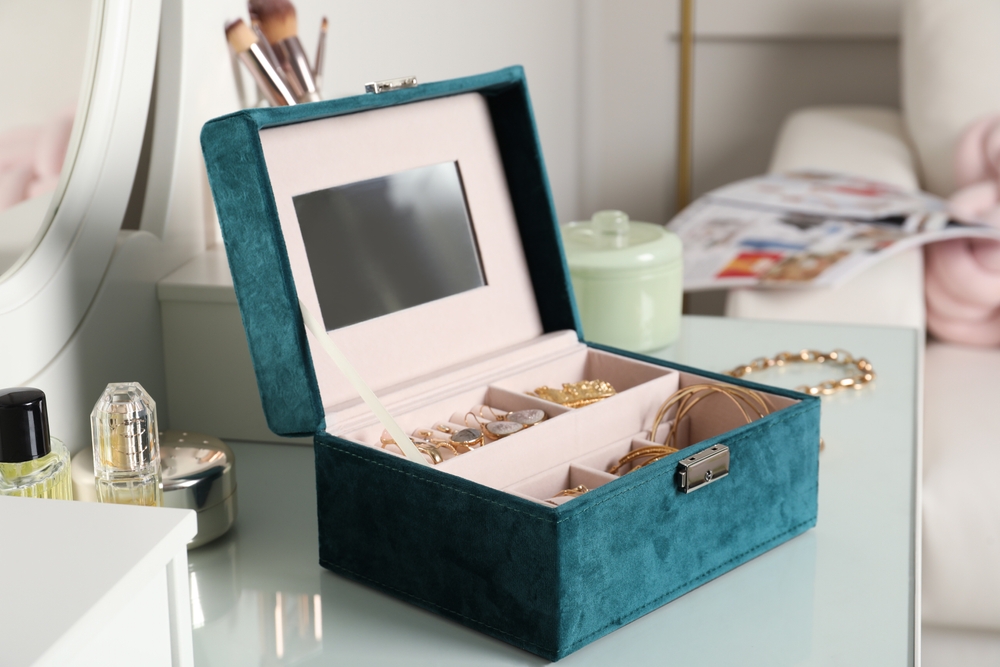 <p>Jewelry boxes with multiple compartments and drawers can be repurposed for makeup storage. They are particularly useful for small items like lipsticks, eyeliners, and single eyeshadows. Jewelry boxes also offer a decorative element to your vanity.</p>