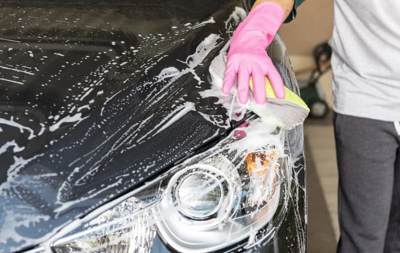 vorsicht am auto: das solltet ihr beim abwaschen von saharastaub vermeiden