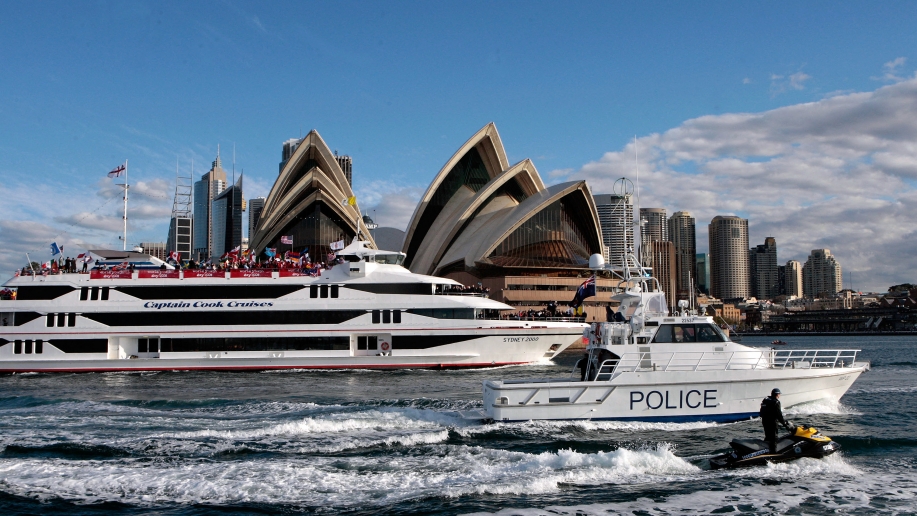 un homme tombe par-dessus bord lors d'une croisière en australie: il a été repêché mort après plusieurs heures de recherche