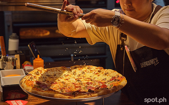 jabroni's now lets you have their slices for dine-in at rockwell