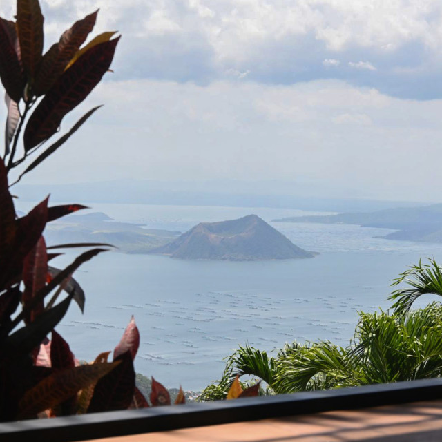 this tagaytay restaurant is perfect for romantic dates