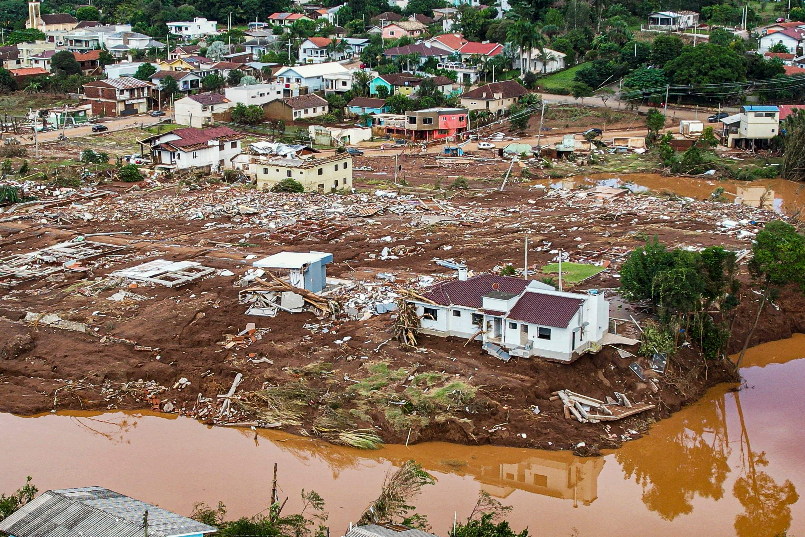 ainakin 115 000 brasilialaista on paennut kodeistaan tulvien ja mutavyöryjen takia