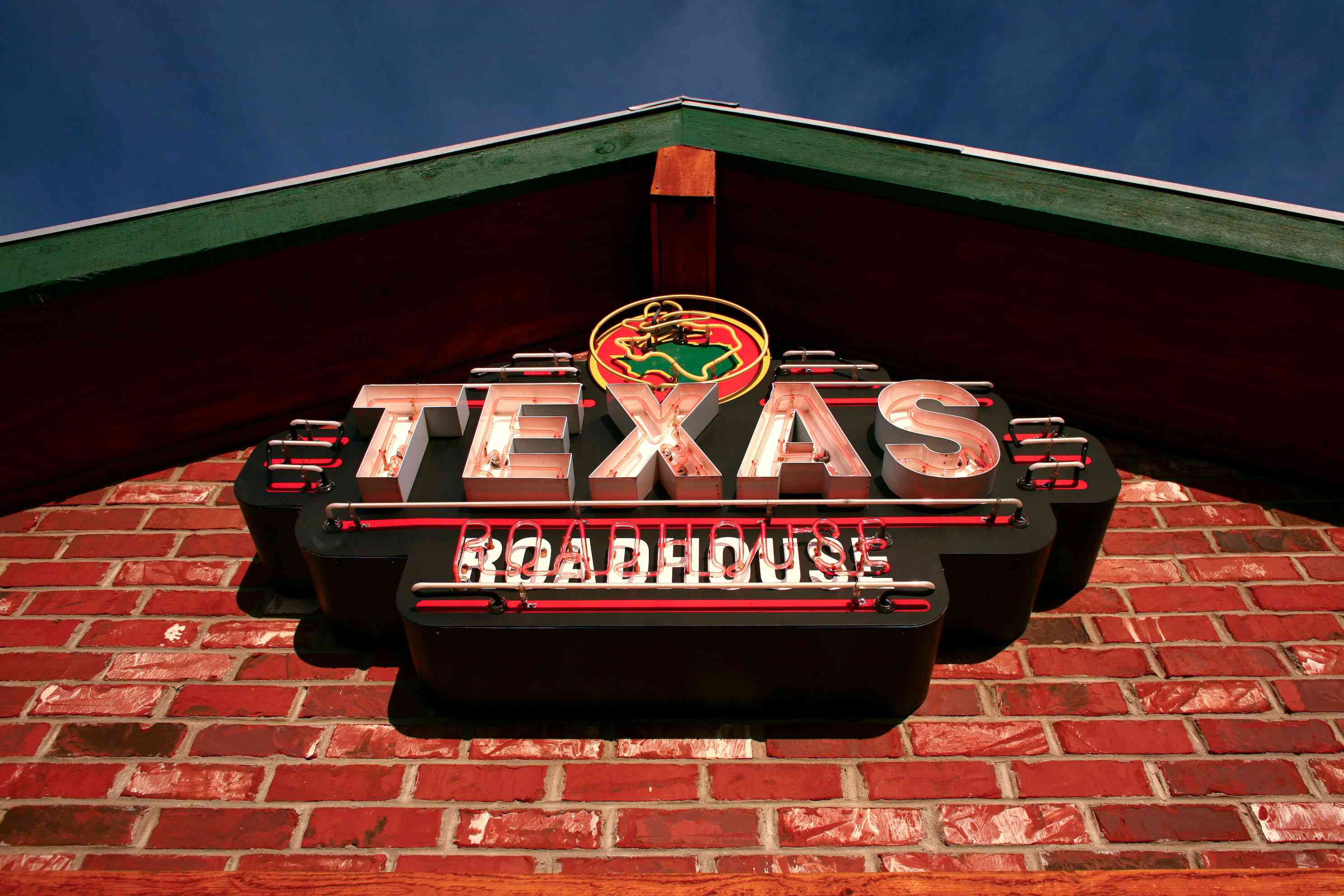 texas roadhouse's meal pack easily feeds a family of 4 for around $40