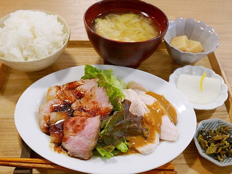 【大阪】名店は駅ビルにあり。snsで話題の定食屋『土鍋ごはん あお』が人気の理由