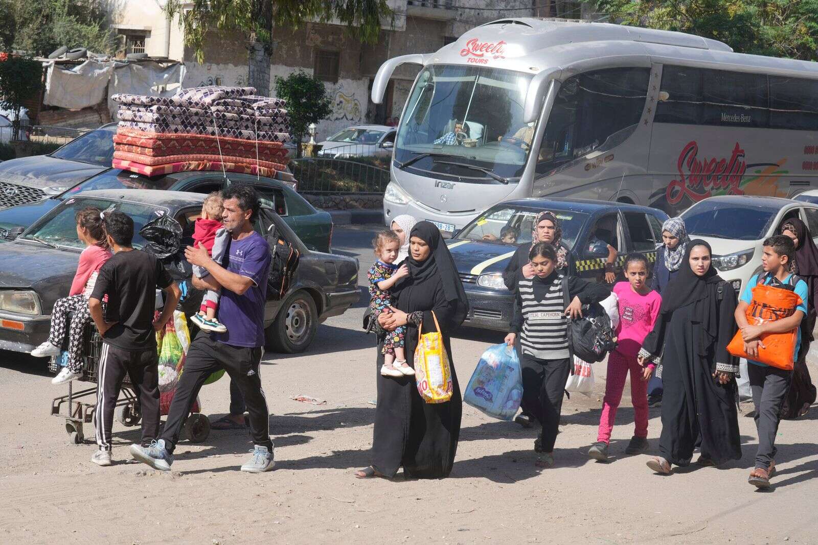 israel army evacuates about 100,000 from east rafah
