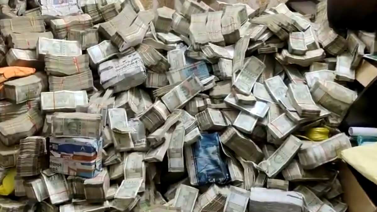 india: ed recovers huge amount of cash linked to virendra ram case in jharkhand