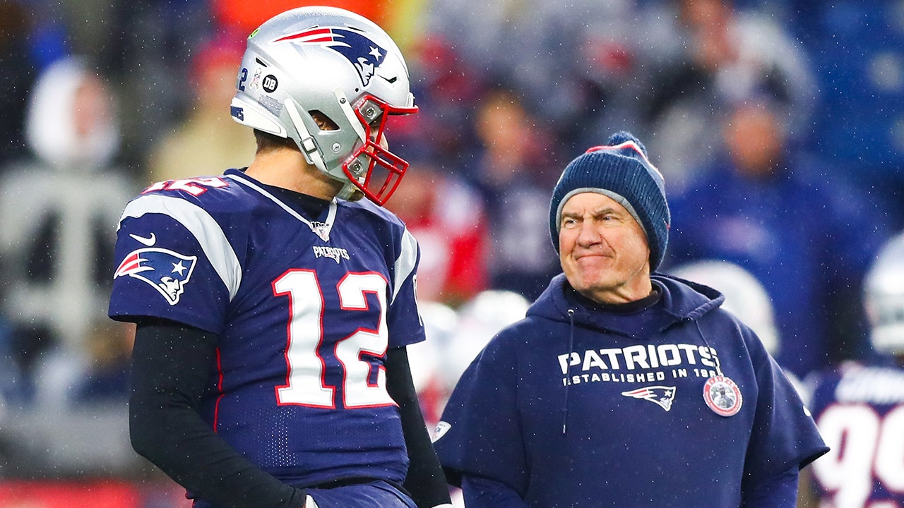 bill belichick rips tom brady, former patriots players in hilarious appearance at netflix roast