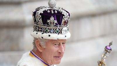 ein jahr auf dem thron: mit der krone kam für könig charles die krise