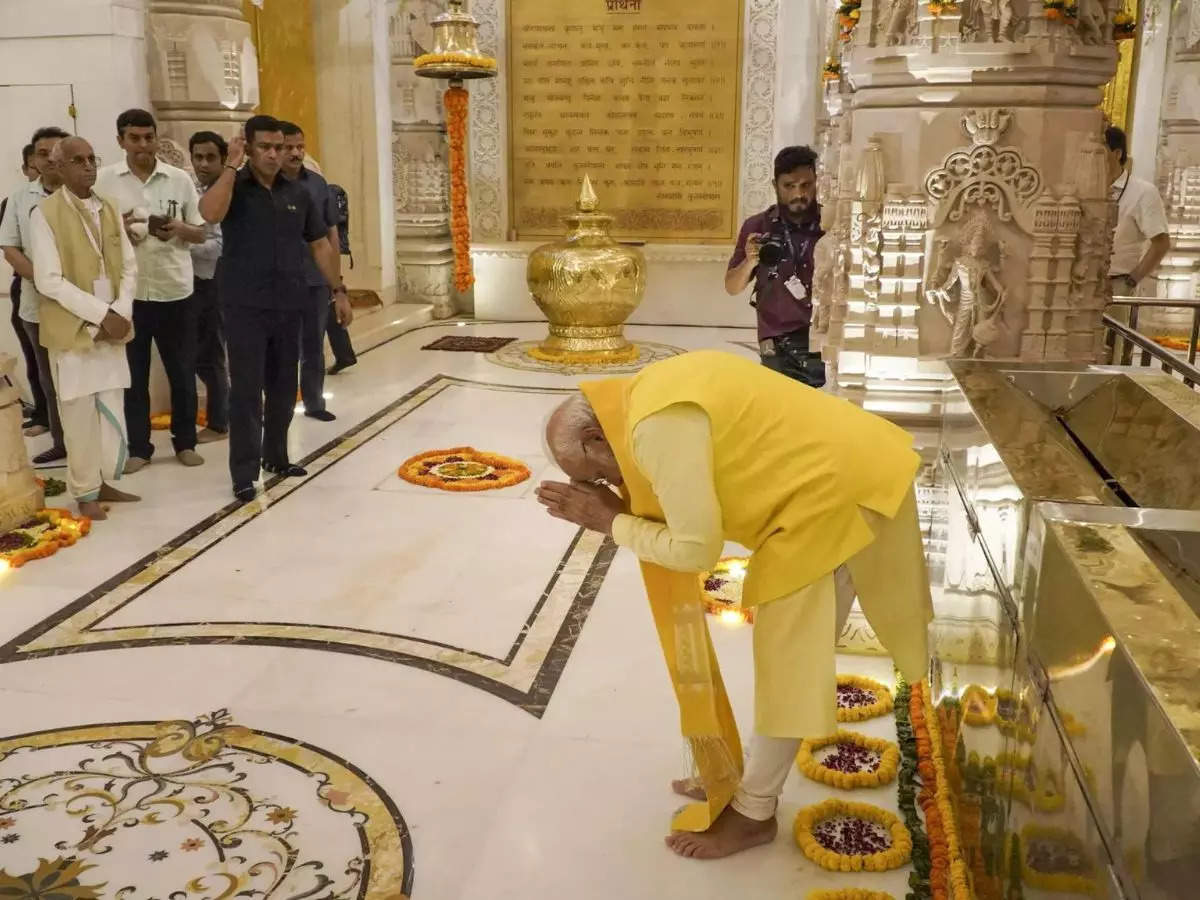 In Pics: PM Narendra Modi Prays At Ayodhya Ram Mandir, Performs ...