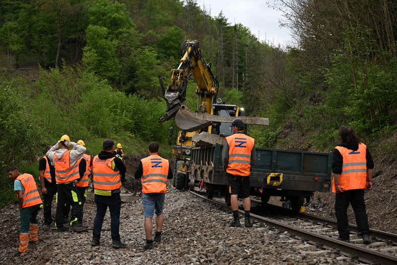 kupka: vlak bez strojvůdce poblíž klínce vykolejil zřejmě kvůli lidské chybě