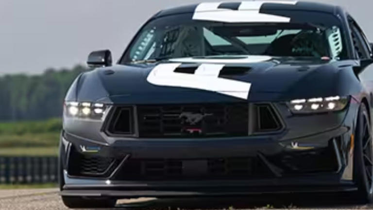 Ford Mustang Dark Horse R. Ford Performance