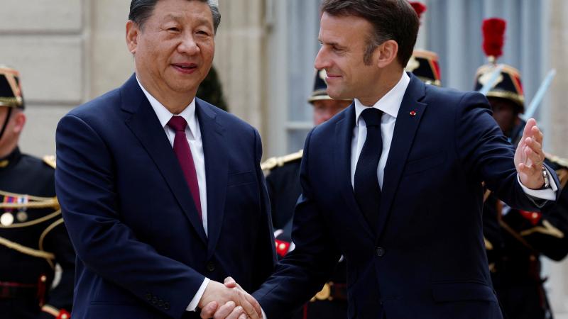 france : le président chinois xi jinping est arrivé à l’elysée (photos)