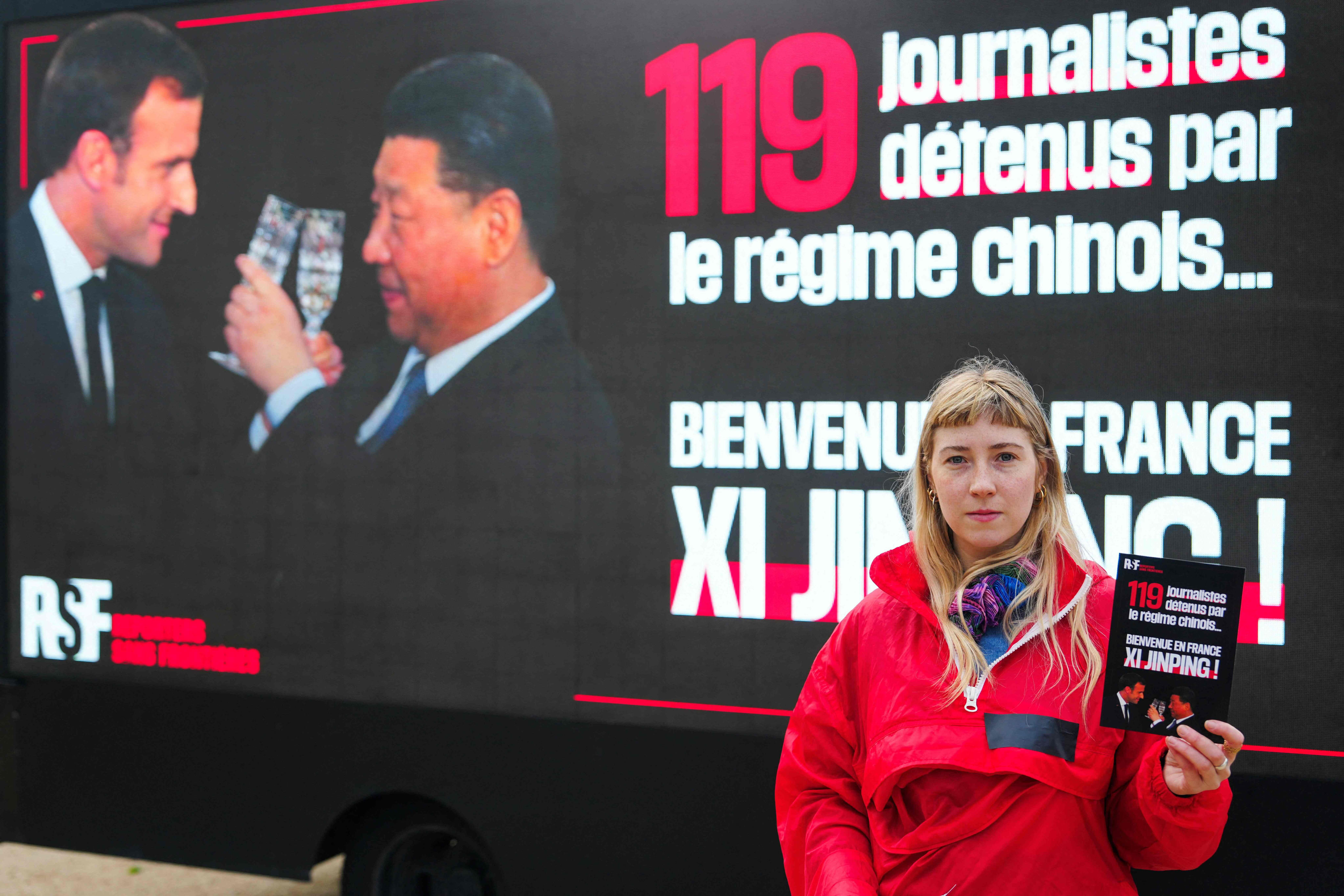 a paris, reporters sans frontières proteste contre la venue de xi jinping