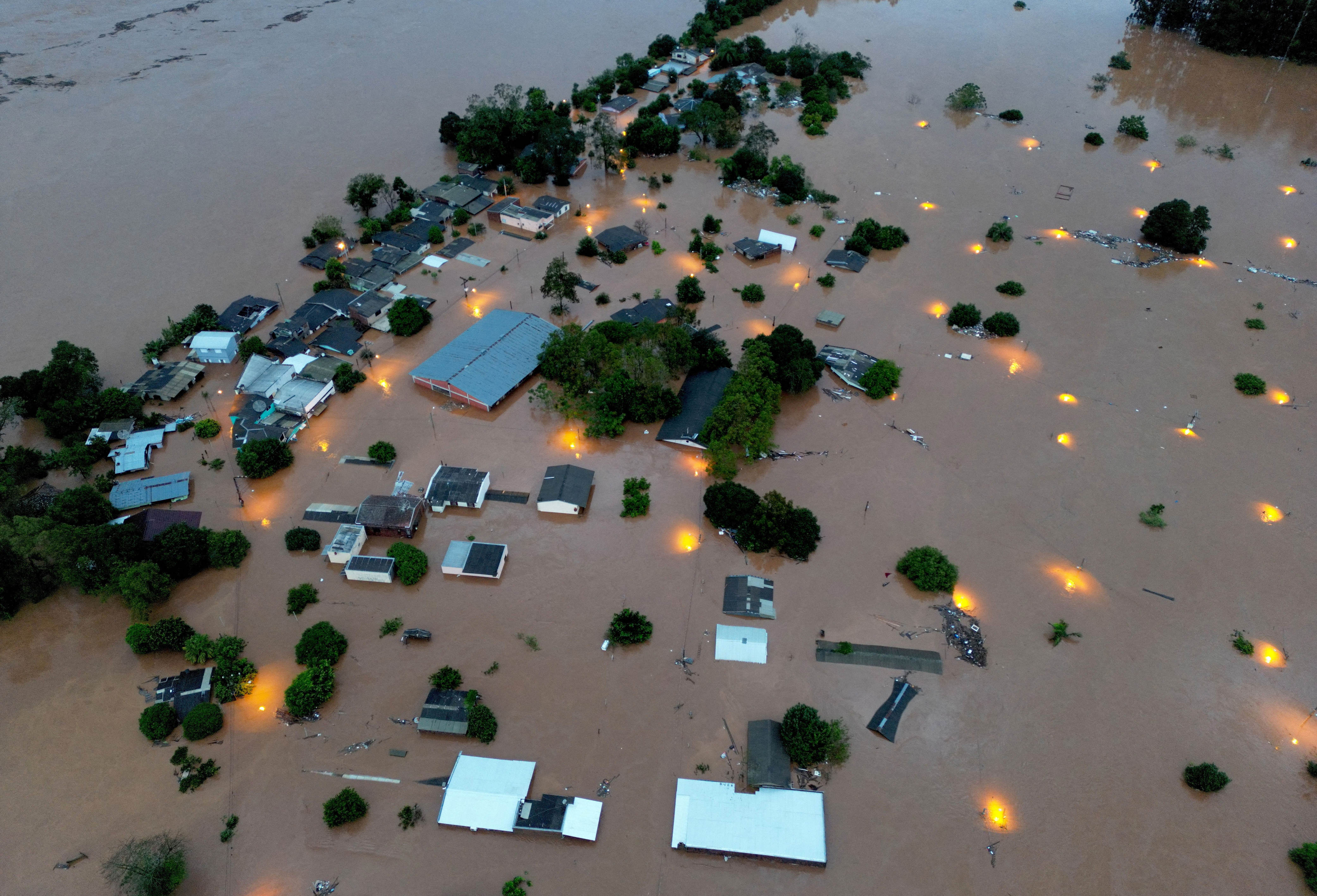 «es handelt sich um ein kriegsszenario» – dutzende von toten durch überschwemmungen in brasilien