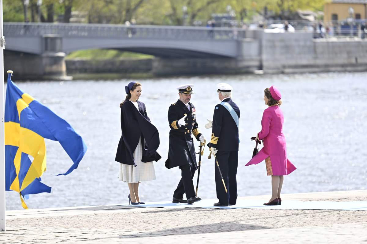 mary donaldson sorprende con el look de invitada más elegante para llevar a los 50 durante su visita a suecia