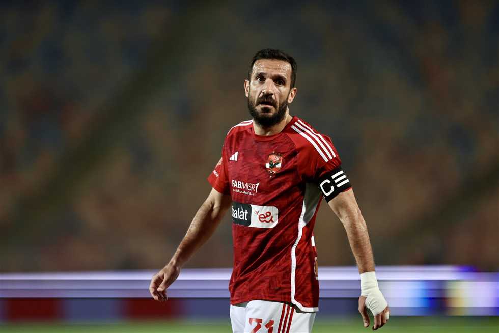 «من ضمنه فسخ العقد بالتراضي».. مفاجأة في عرض الأهلي النهائي لـ علي معلول