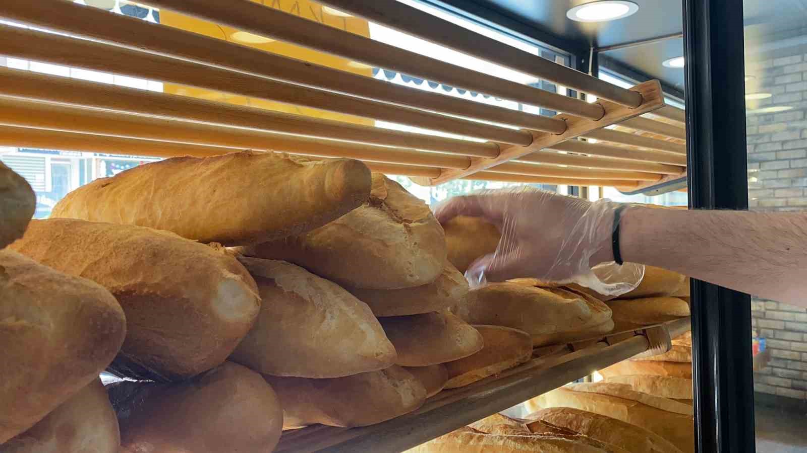 enflasyona savaş açtı: 200 gram ekmeğin fiyatını 8 tl’den 5 tl’ye indirdi