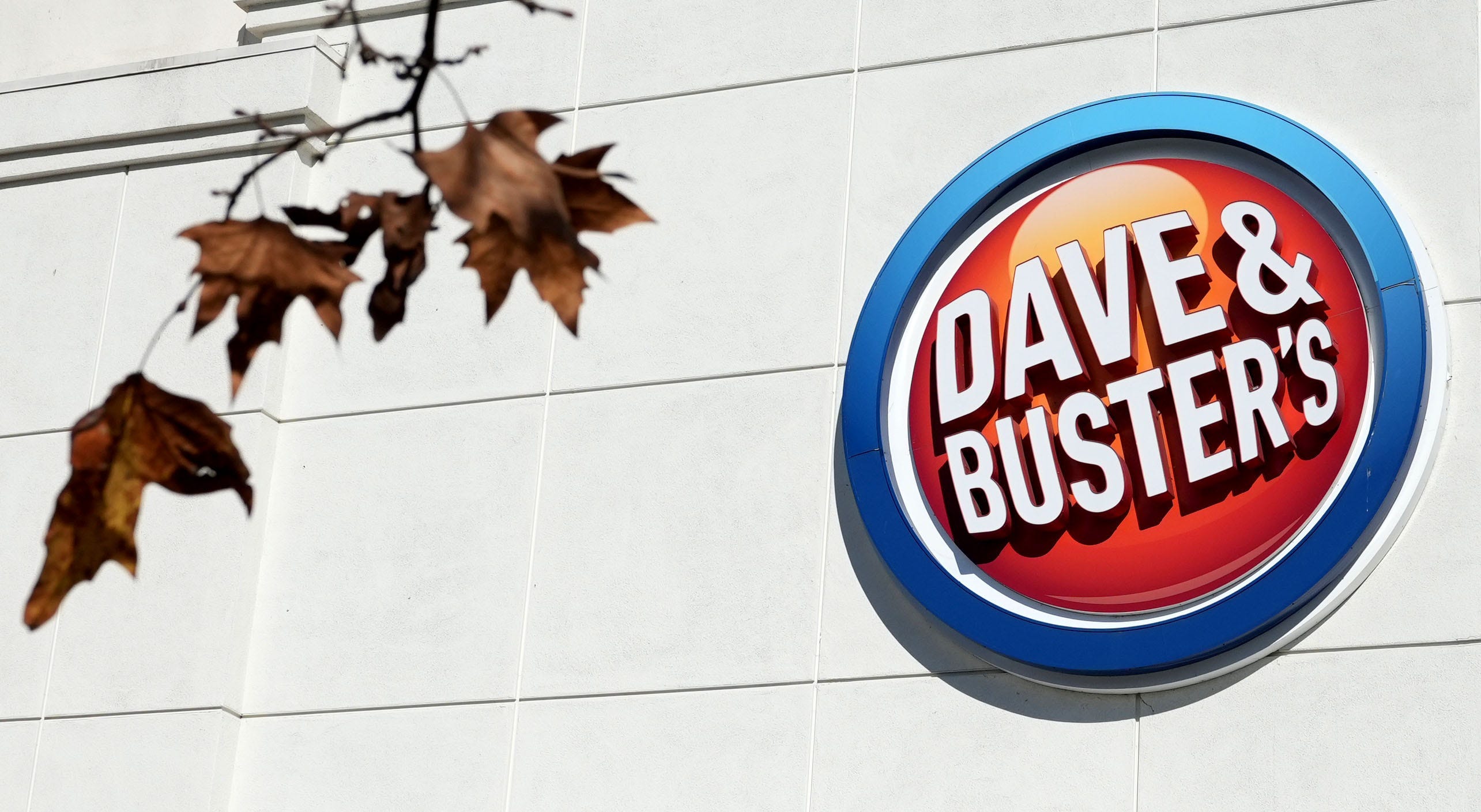 Lawmakers Look To Ban Gambling On Arcade Games At Dave & Buster’s