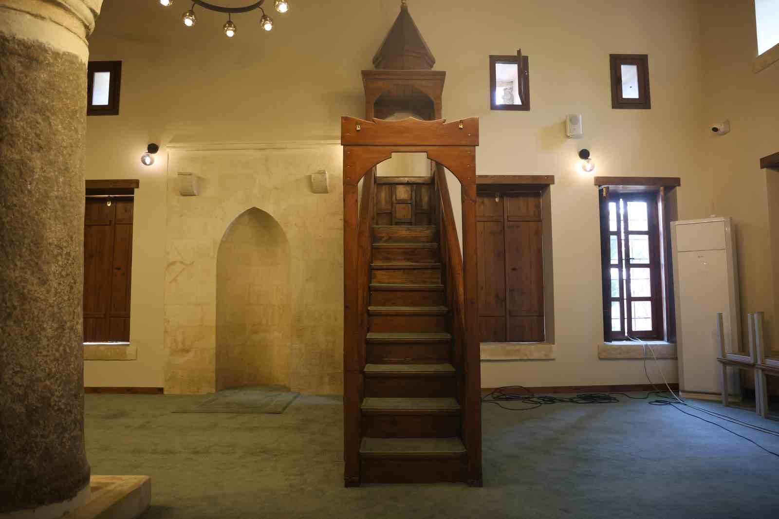 asrın felaketinde hasar alan 500 yıllık tarihi cami ibadete açıldı