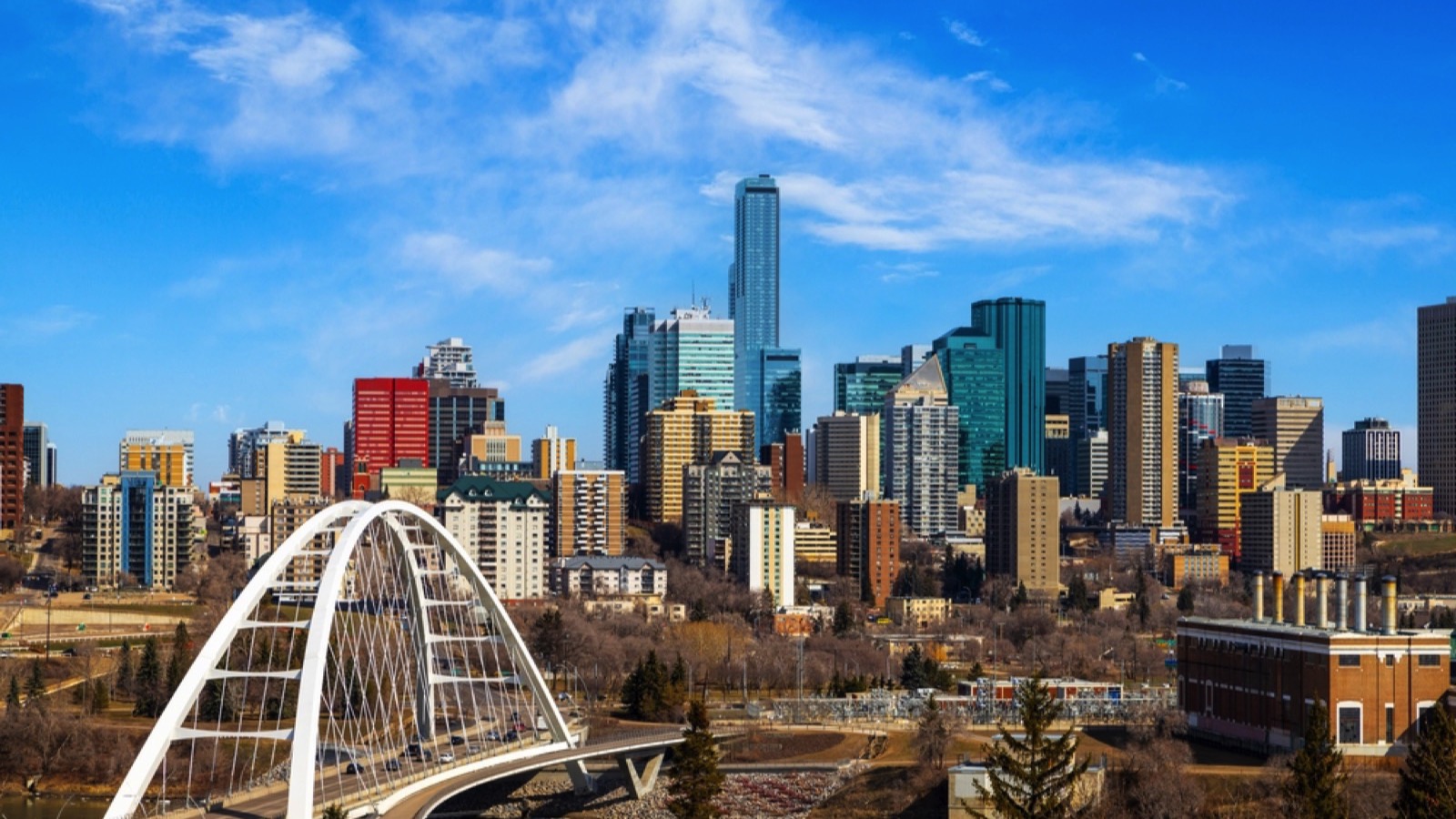 <p>One user said they thought they would hate their trip to Edmonton, but they loved it in Edmonton. Another user explained how the skies seem more "open" in Edmonton, and it's an incredible sight that can't be put into words.</p>