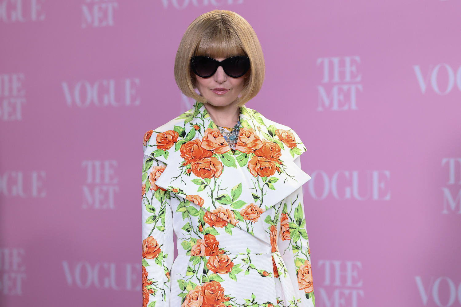 chloe fineman’s impression of anna wintour on 'snl' is so good it fooled fans