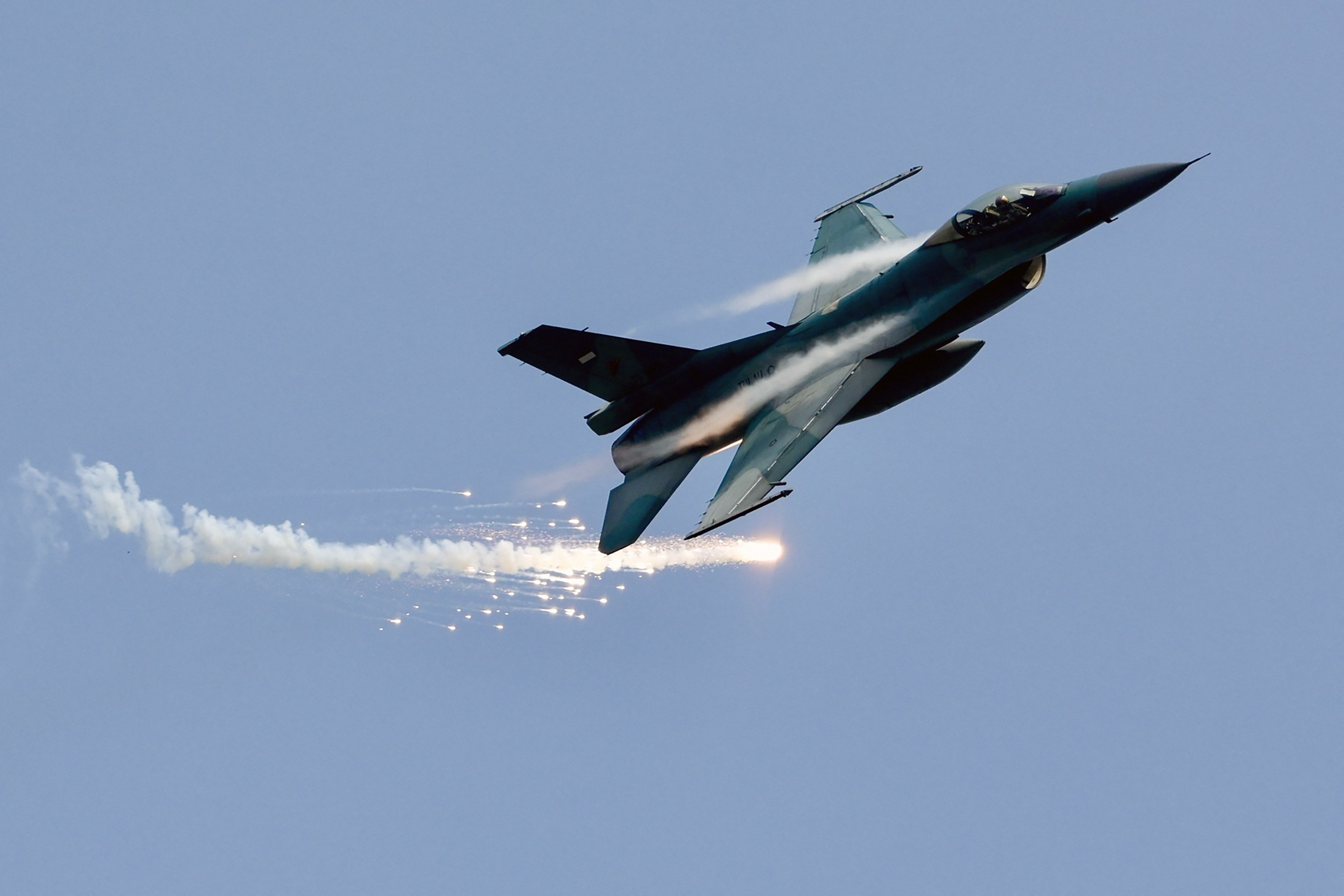 as ukraine gets f-16s, russian forces plead for shotguns
