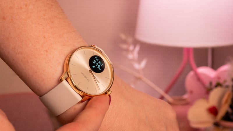 android, este reloj inteligente híbrido es suficientemente elegante para usar en cualquier lugar y aún sigue seguiendo el seguimiento de la salud esencial