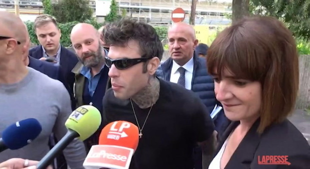 Fedez Vince Sul Codacons, Pm Chiede Non Luogo A Procedere. Il Rapper ...