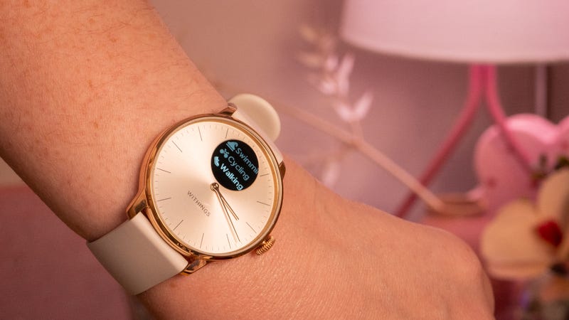 android, este reloj inteligente híbrido es suficientemente elegante para usar en cualquier lugar y aún sigue seguiendo el seguimiento de la salud esencial