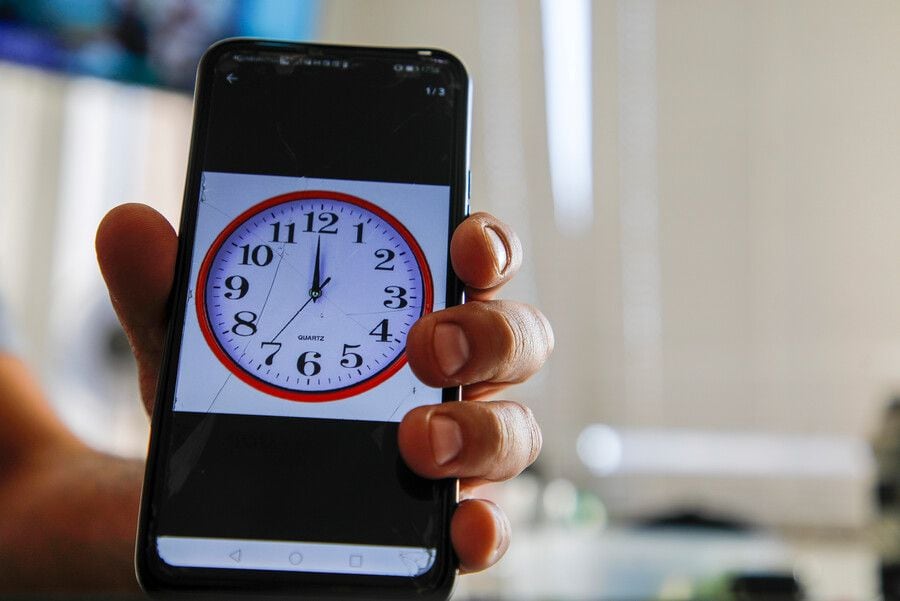 cambio de hora en chile 2024: ya se conoce la fecha donde se deberán adelantar los relojes para sumarse al nuevo horario